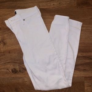 Woman’s White Jeans